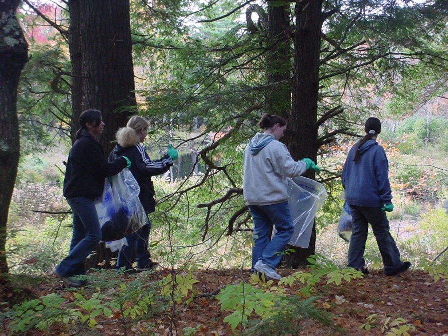 Volunteers remove trash along the Millers River, Winchendon by Ivan Ussach